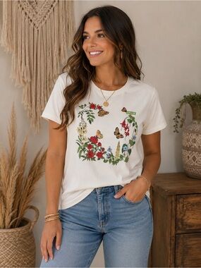 New Levi's Women's Cream Floral Butterfly Graphic Tee